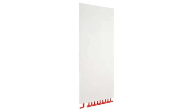 Weiße Deckenverkleidung mit Kunststoffrohren für Wandheizung im Trockenausbau mit Hitherm® Compact.